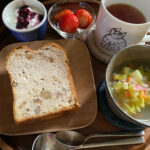 野菜スープとくるみ食パン